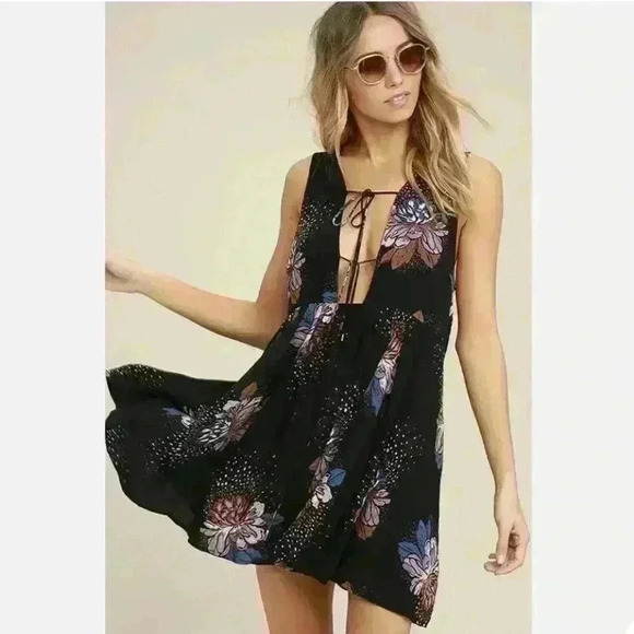 Free people Dresses & Skirts - Free People black floral Lovely Day, tunic dress, XS